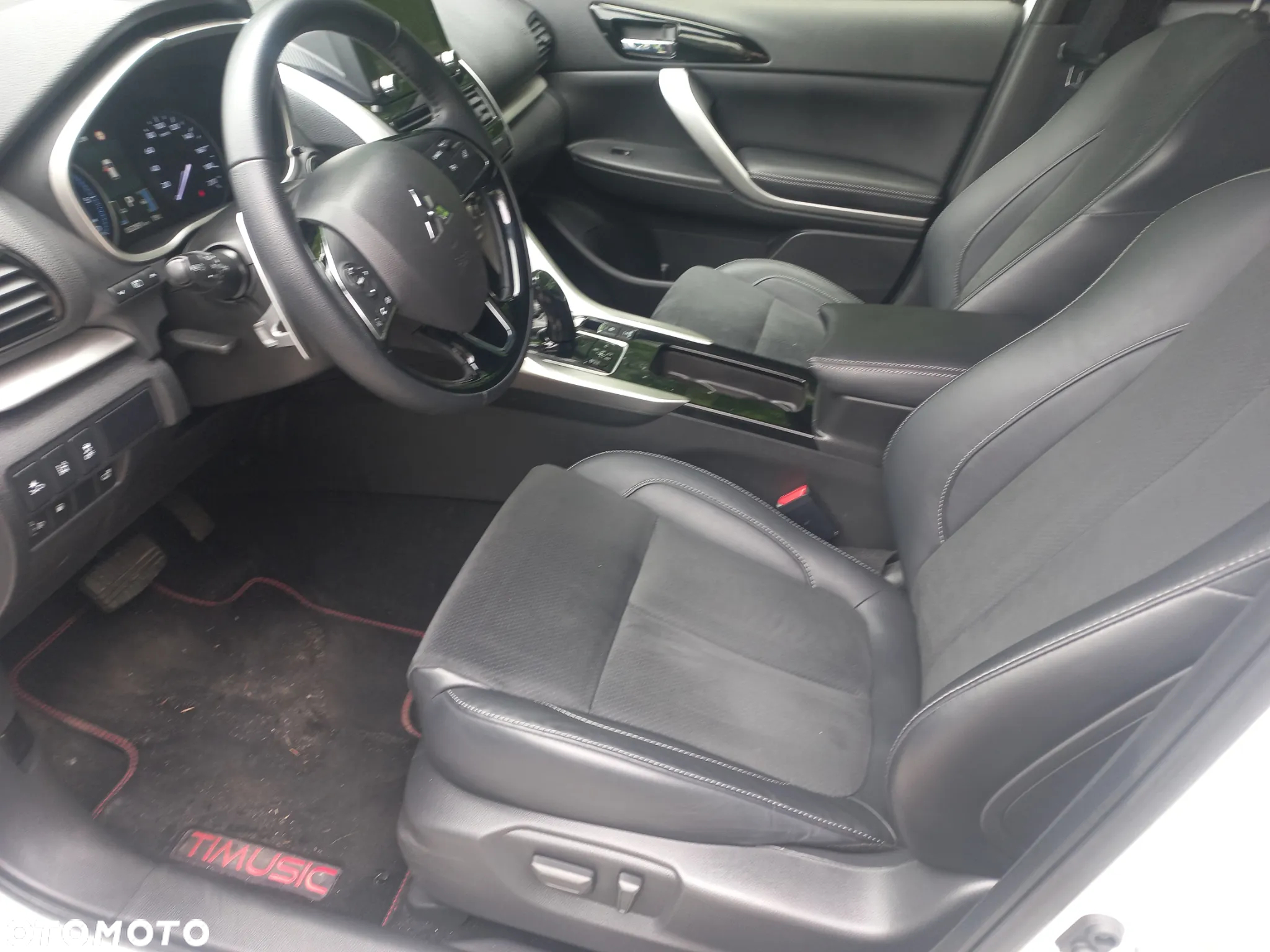 Mitsubishi Eclipse Cross Plug-In Hybrid 4WD Basis - 24