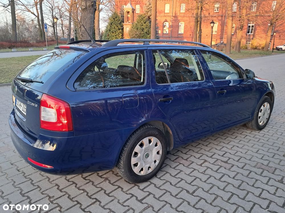 Skoda Octavia 1.6 Combi Advance - 8