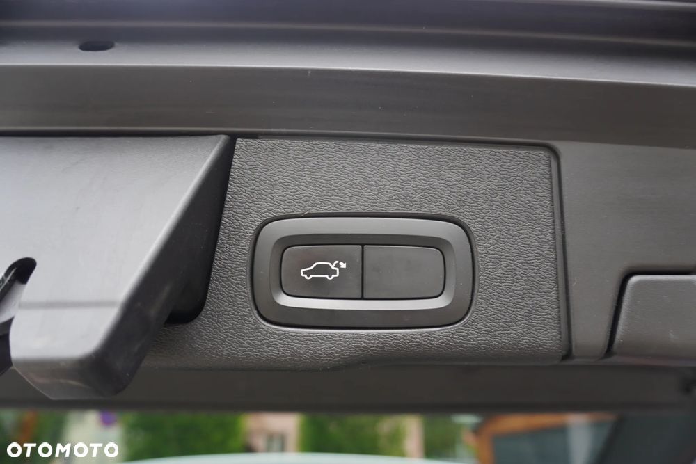 Volvo XC 60 T5 AWD Geartronic RDesign - 34