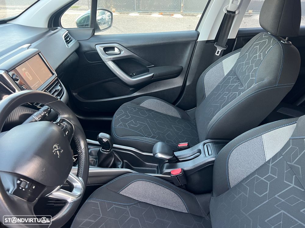 Peugeot 2008 1.2 PureTech Style - 6