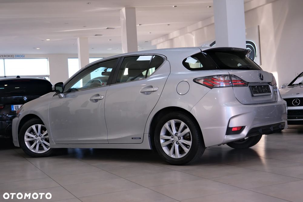 Lexus CT - 16
