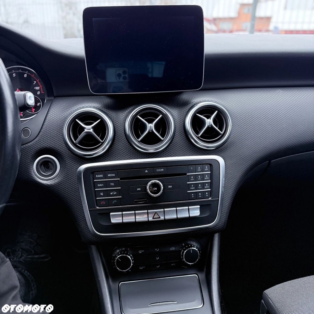 Mercedes-Benz Klasa A 180 7G-DCT Style - 17