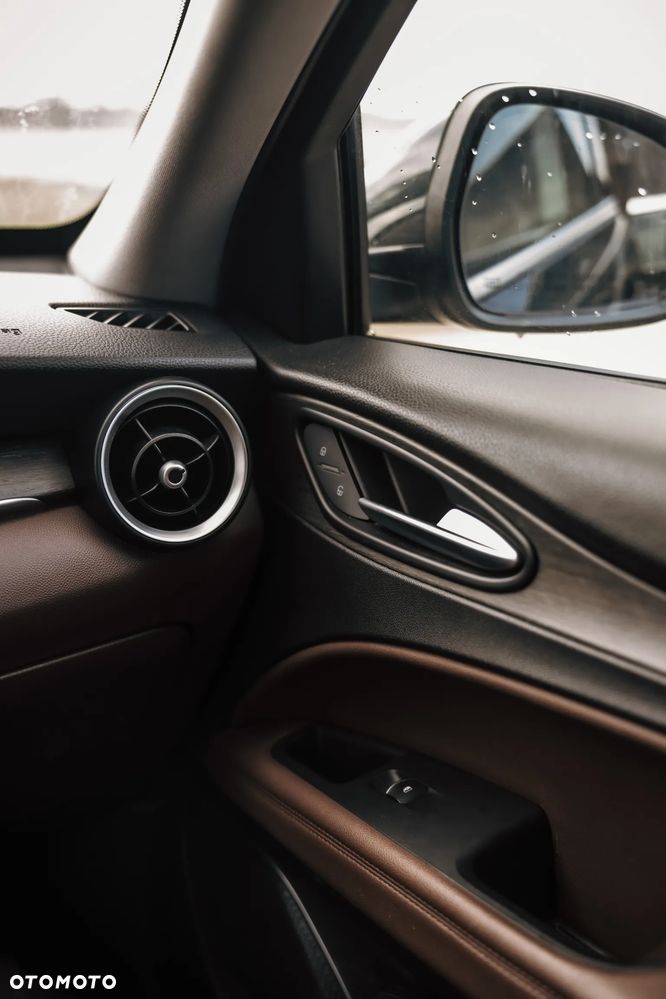 Alfa Romeo Stelvio 2.0 Turbo 16V AT8-Q4 Lusso Ti - 16