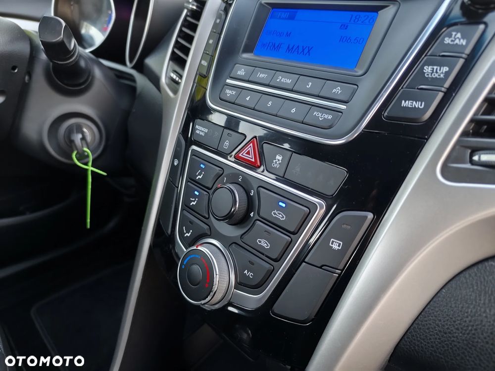 Hyundai i30 blue 1.4 YES Silver - 12