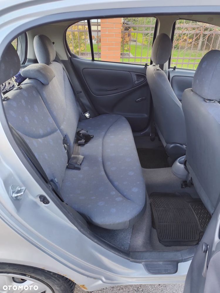 Toyota Yaris 1.0 Base - 10
