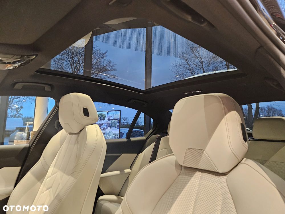 BMW Seria 5 530e - 16