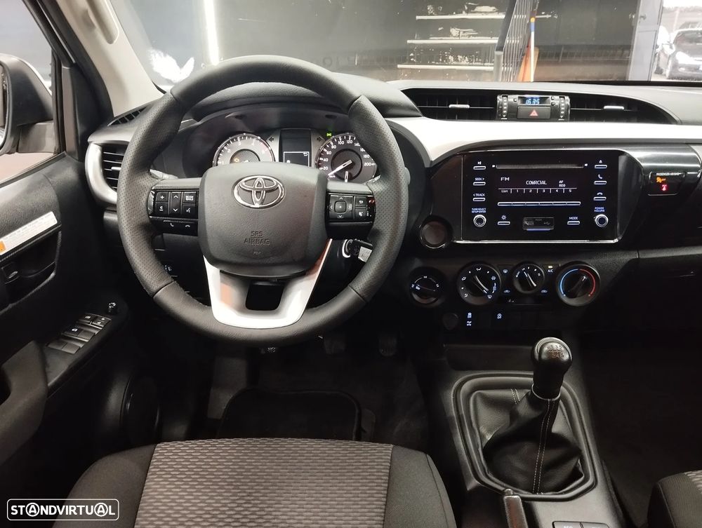 Toyota Hilux 2.4 D-4D 4WD CD CM - 9