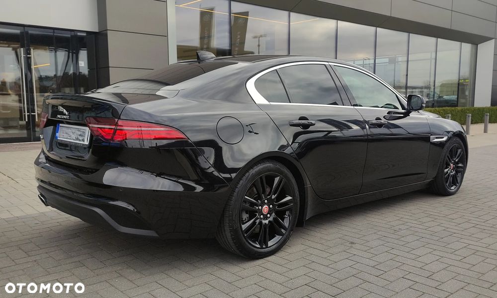 Jaguar XE - 15