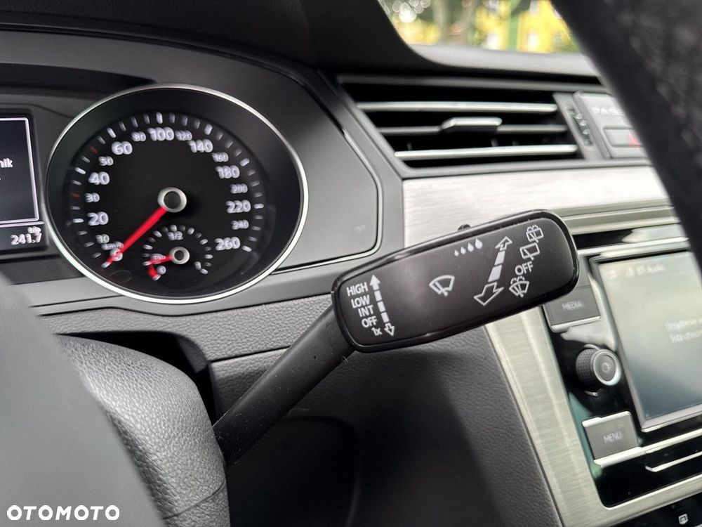 Volkswagen Passat 2.0 TDI EVO Essence - 25