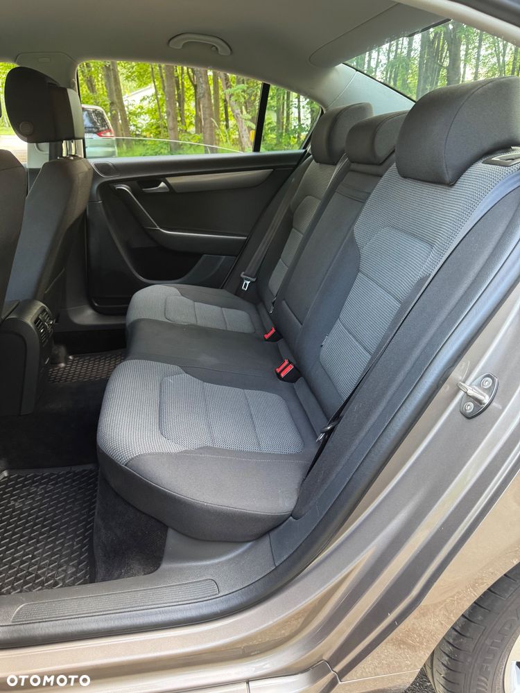 Volkswagen Passat - 19