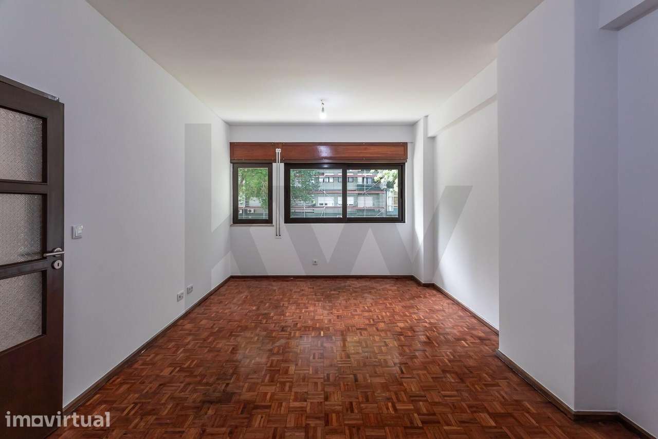 Apartamento T4 Renovado no Restelo | 120 m2 - Grande imagem: 2/48