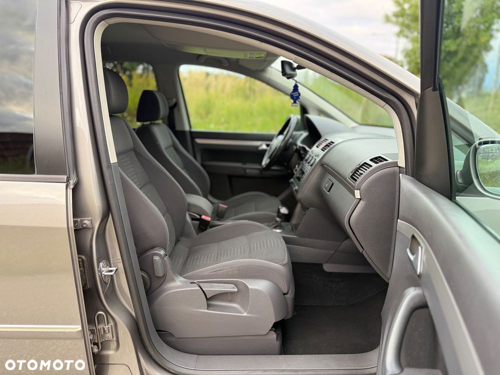 Volkswagen Touran - 15
