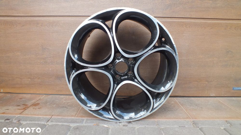 Felga aluminiowa 9x19 ET34 5x110 Alfa Romeo Giulia 156144299 - 1
