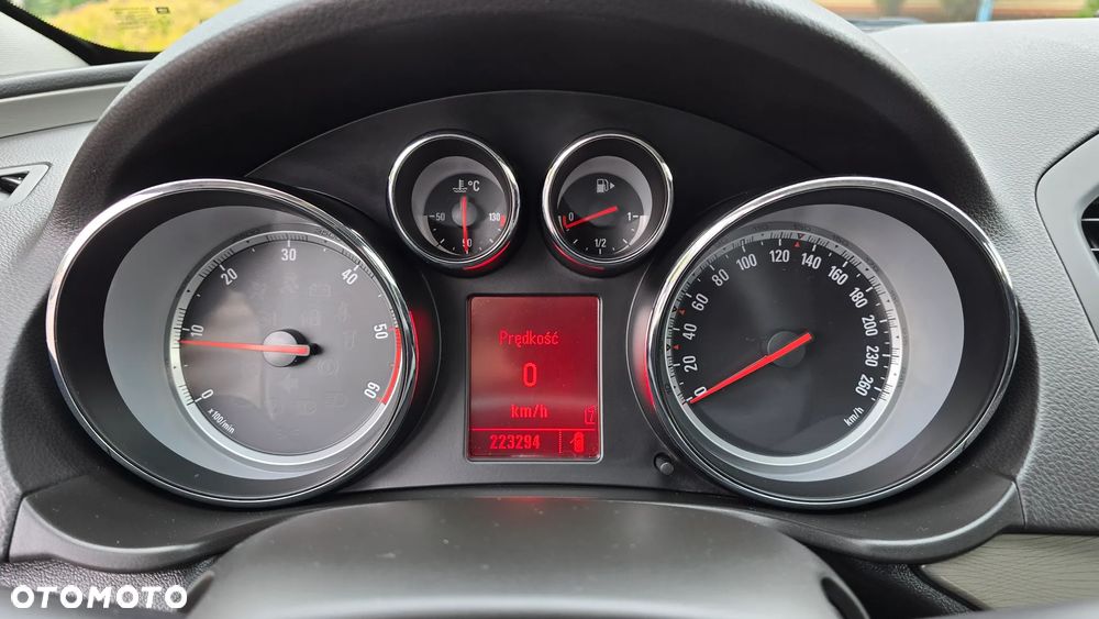 Opel Insignia - 22