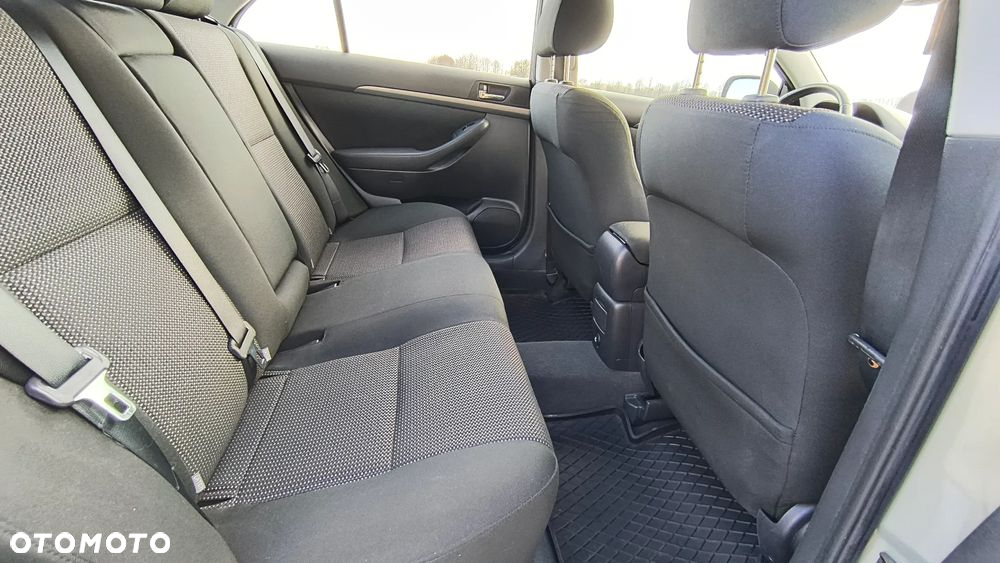 Toyota Avensis - 11