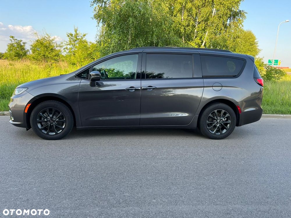 Chrysler Pacifica - 2