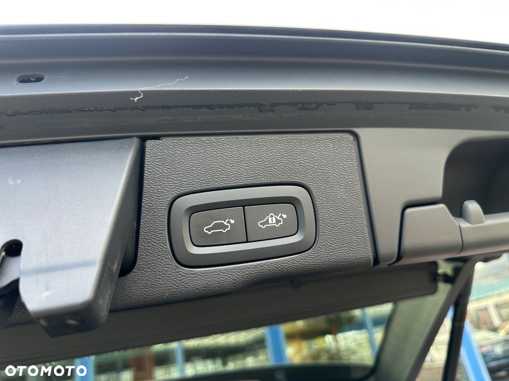 Volvo XC 60 B4 D AWD Geartronic Momentum Pro - 36