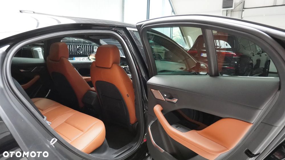Jaguar I-Pace EV400 90kWh AWD R-Dynamic HSE - 11