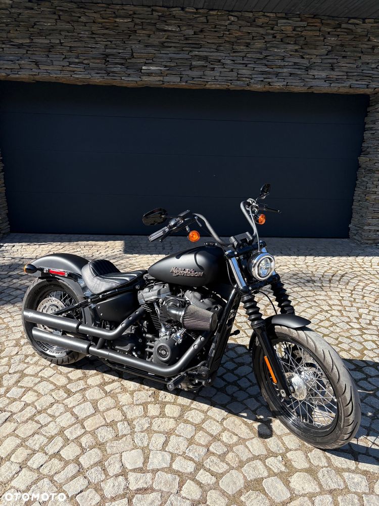 Harley-Davidson Softail Street Bob - 2