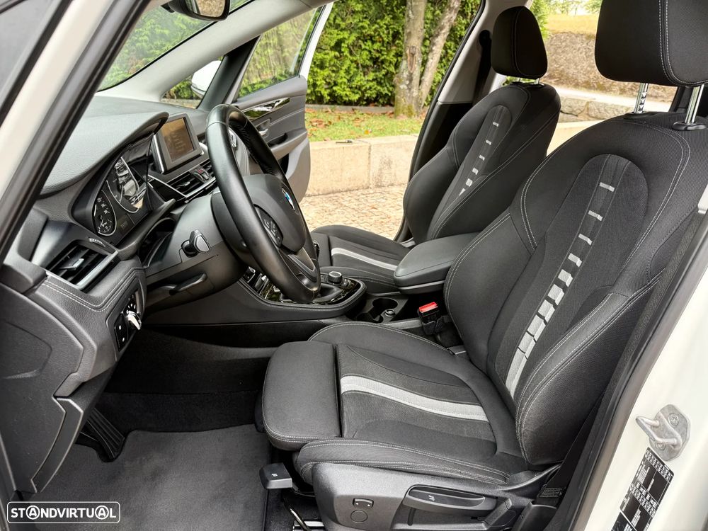 BMW 216 Active Tourer d Line Sport - 24