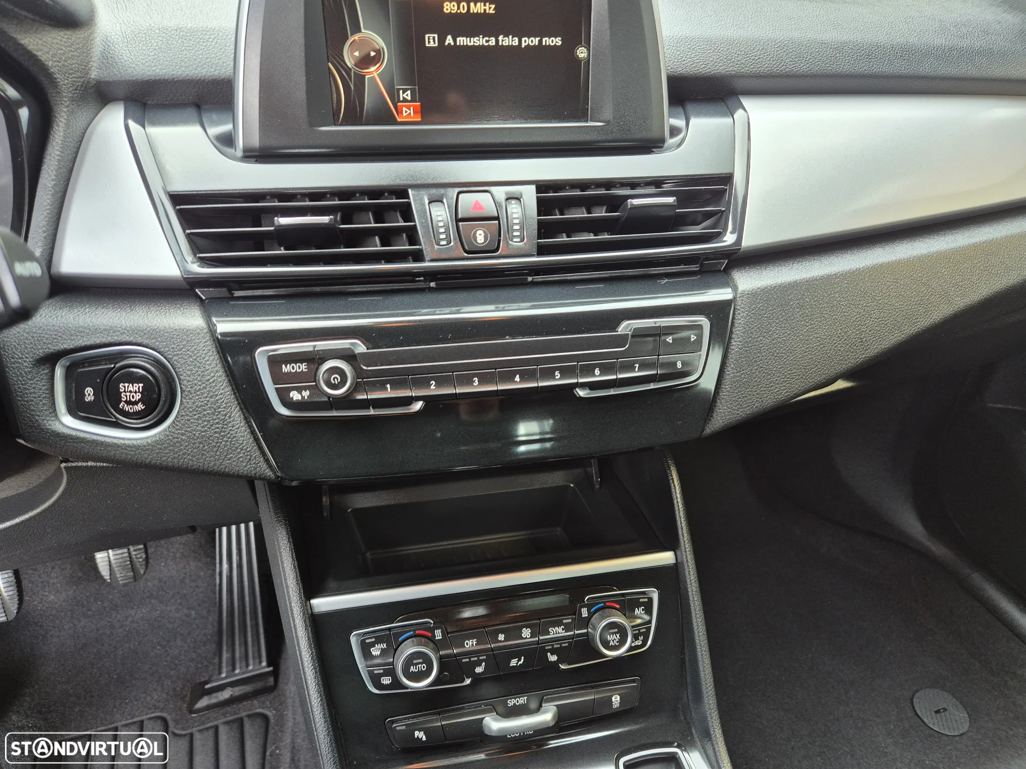BMW 218 Active Tourer i Line Sport - 54