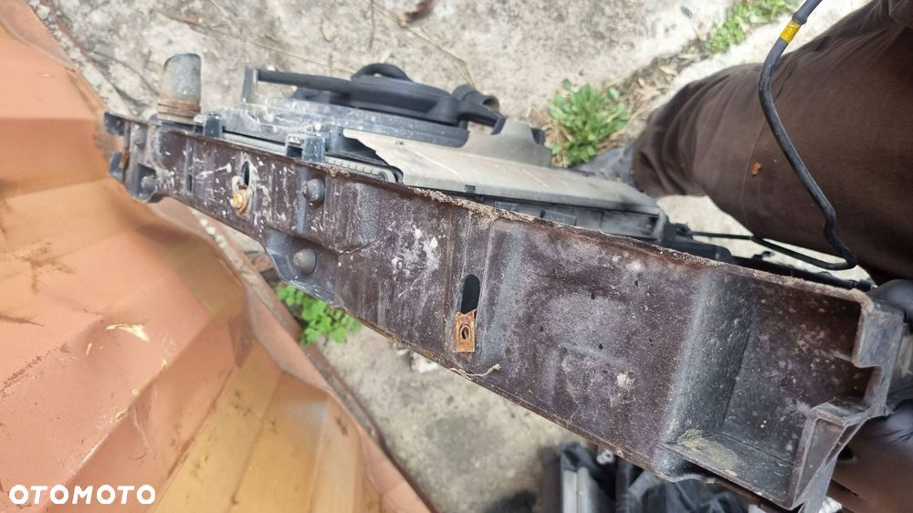 peugeot 2008 208 1.4 1.2 vti hdi pas przedni chłodnica wody wentylator - 11