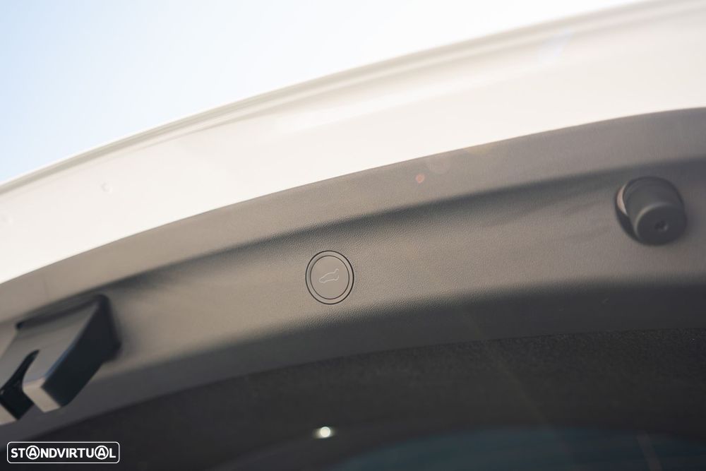 Tesla Model Y Long Range Dual Motor AWD - 27