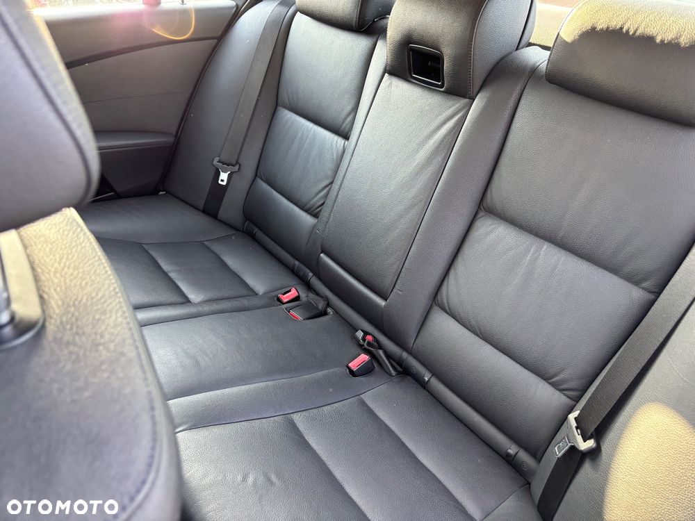 BMW Seria 5 523i - 16