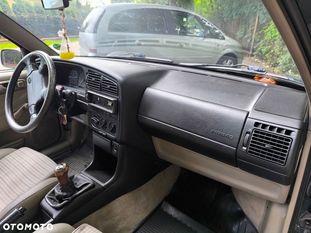 Volkswagen Passat 1.8 CL - 8
