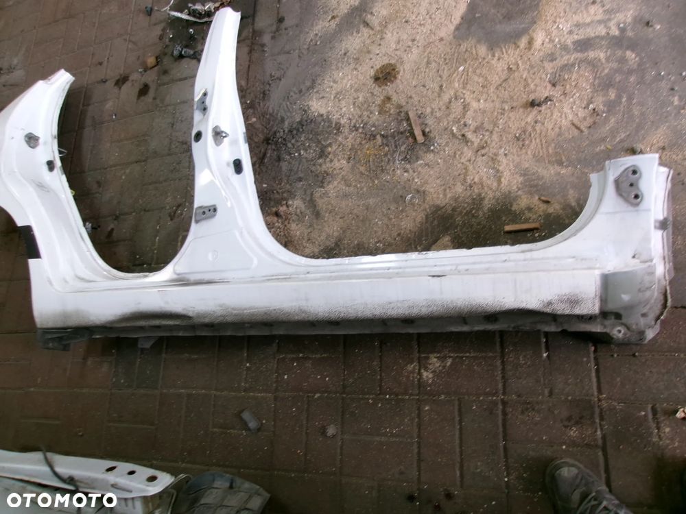 PRÓG SŁUPEK Z PROGIEM TOYOTA AYGO II - 1