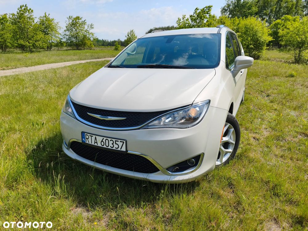 Chrysler Pacifica - 5