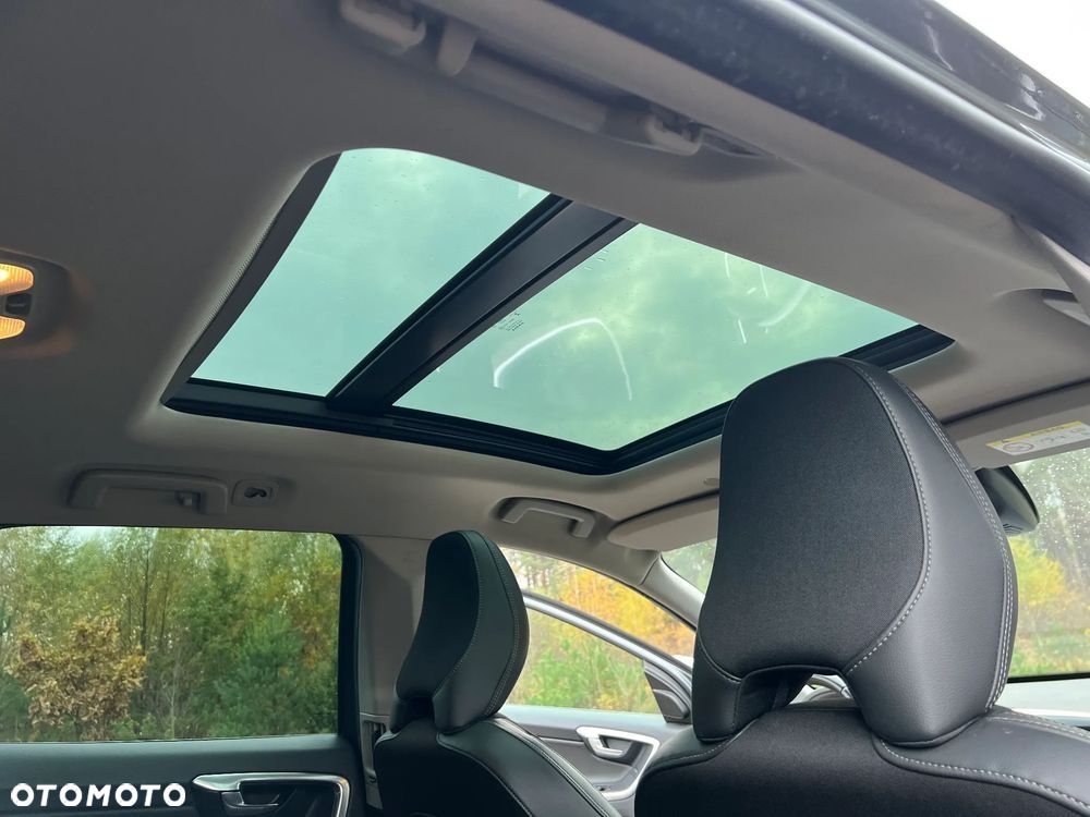 Volvo XC 60 D5 AWD Momentum - 18