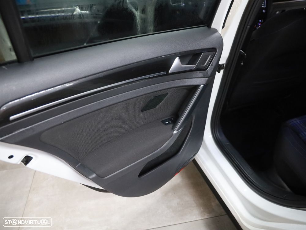 VW Golf 1.4 GTE Plug-In-Hybrid DSG - 10