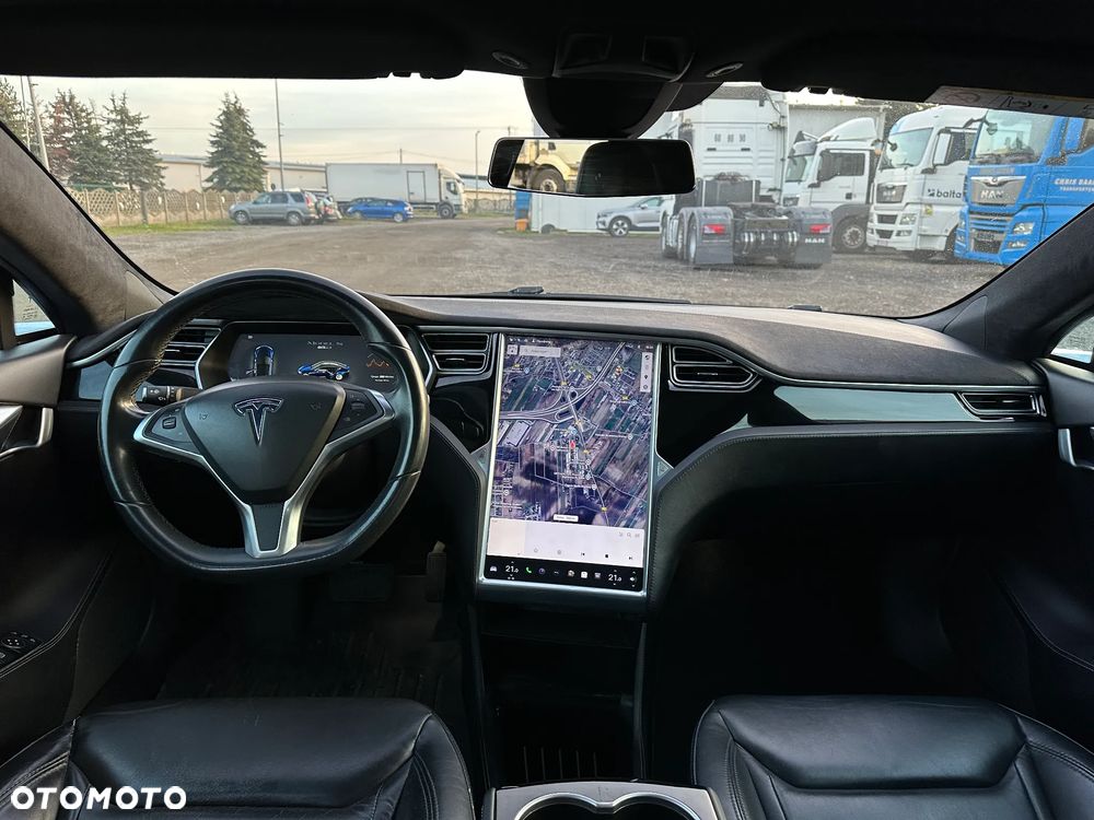 Tesla Model S - 12