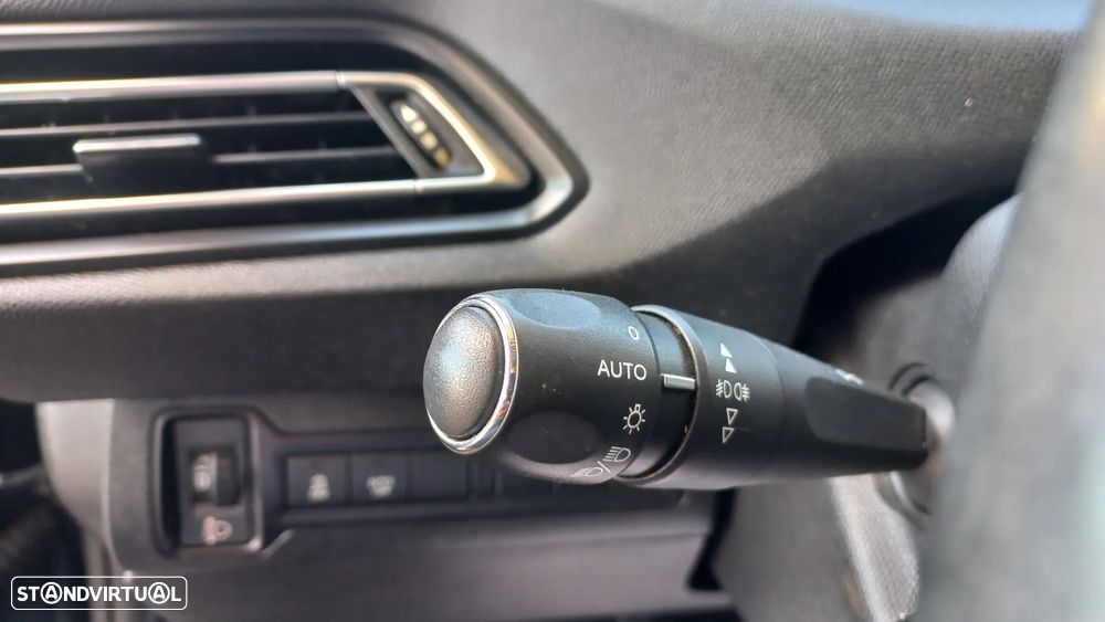 Peugeot 308 SW 1.6 BlueHDi Style — fotografia 17