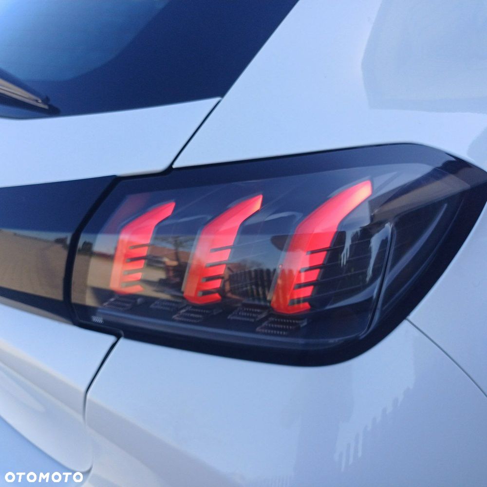 Peugeot 208 - 22