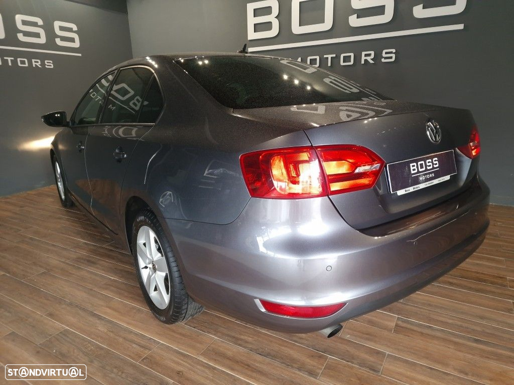 VW Jetta 1.6 TDi Highline - 10
