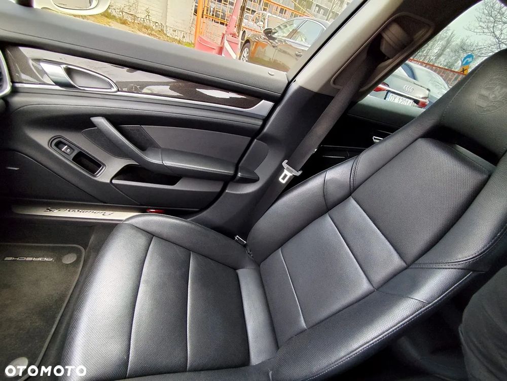 Porsche Panamera 4S PDK - 31
