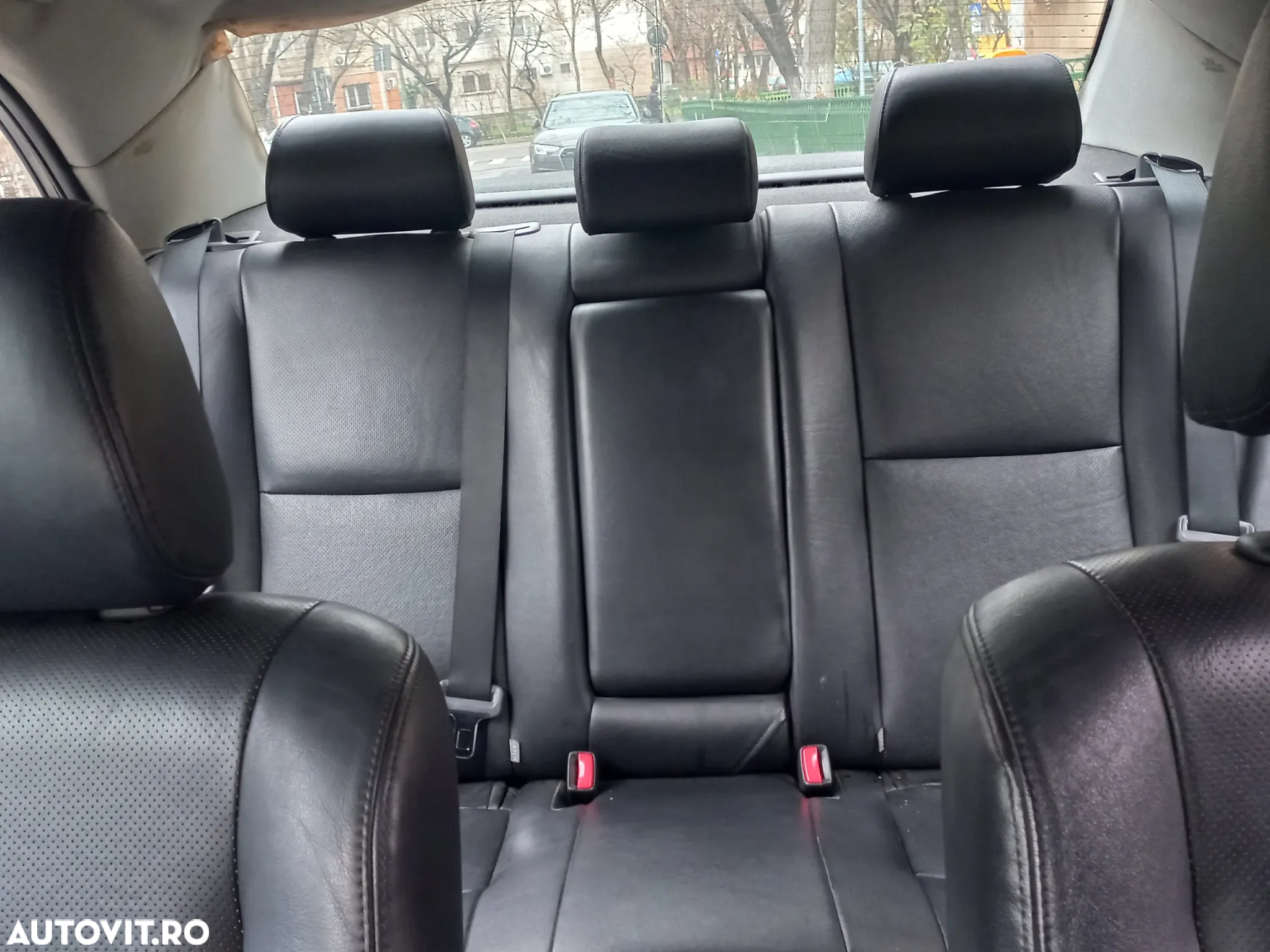 Toyota Avensis - 12