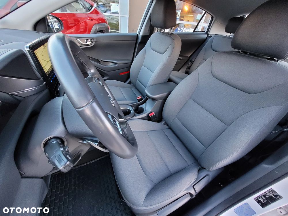 Hyundai IONIQ hybrid Business - 14