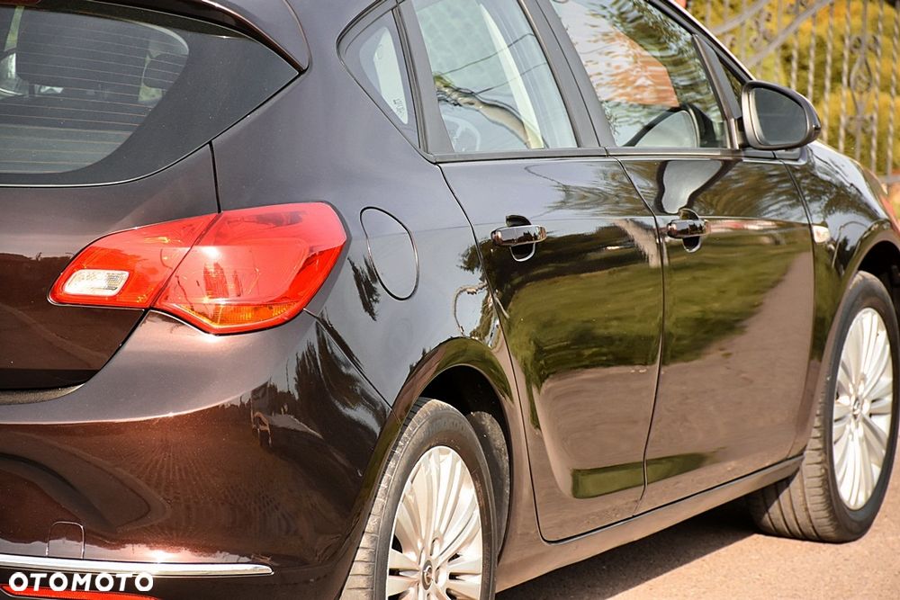 Opel Astra 1.6 Color Edition - 11