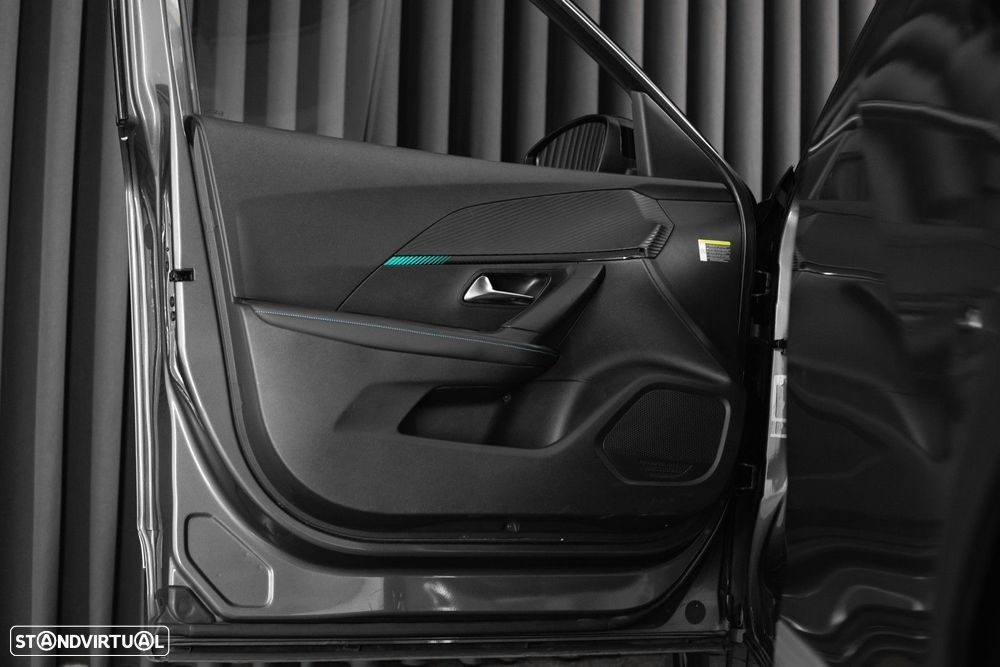 Peugeot 2008 1.5 BlueHDi Allure EAT8 - 33