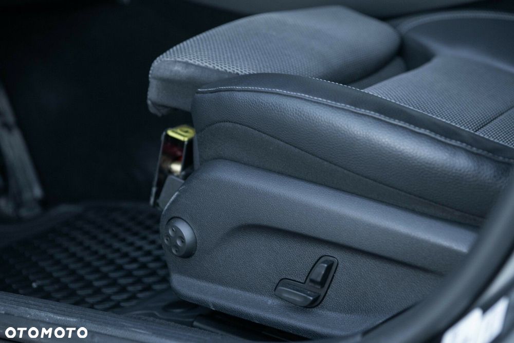 Mercedes-Benz Klasa E 220 d 4-Matic AMG - 20