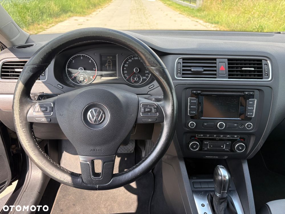 Volkswagen Jetta 2.0 TDI DSG Match - 15