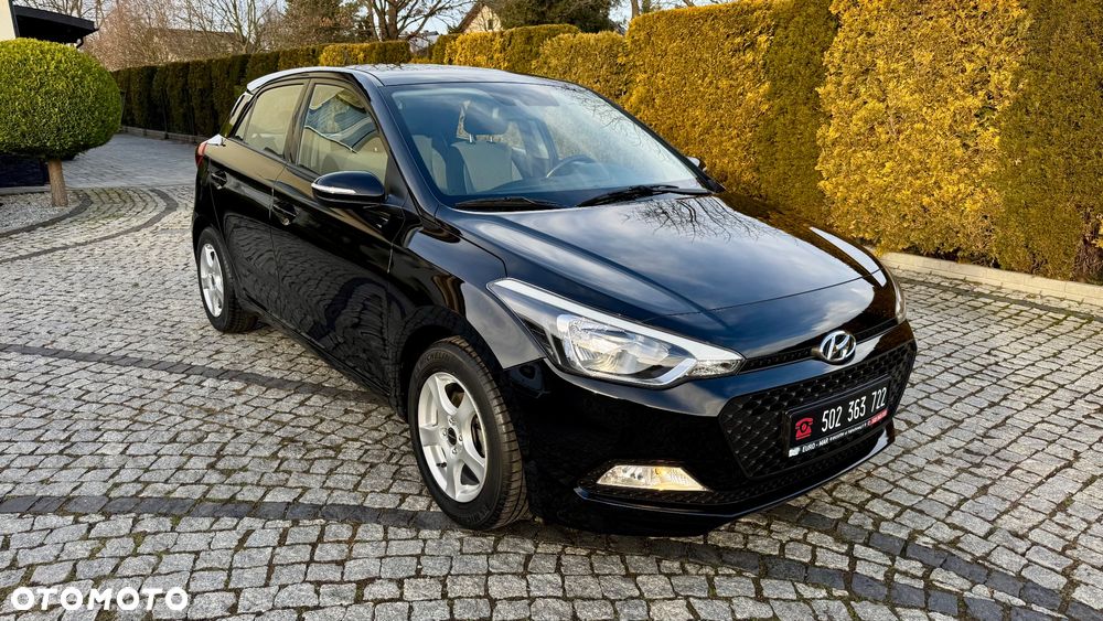 Hyundai i20 blue 1.2 Trend - 18