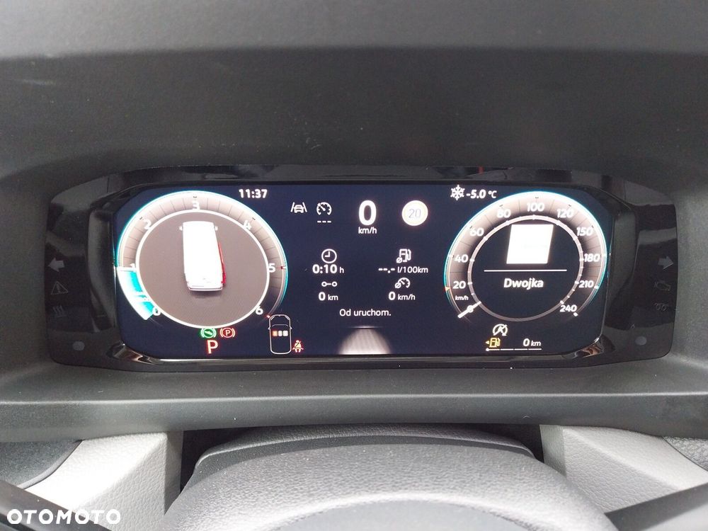 Volkswagen Crafter Crafter 35 Furgon, silnik: 2,0 l  130 kW, skrzynia biegów: napęd 4MOTION, automatyczna 8-biegowa rozstaw osi: 3640 mm - 15