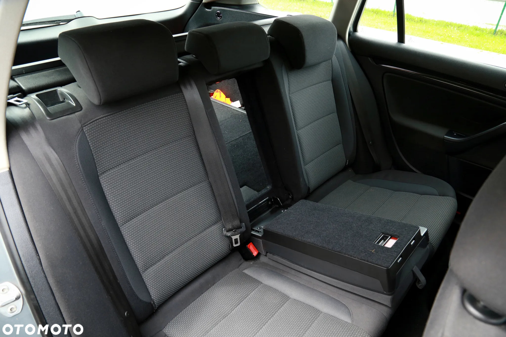 Volkswagen Golf 1.6 TDI DPF Comfortline - 19