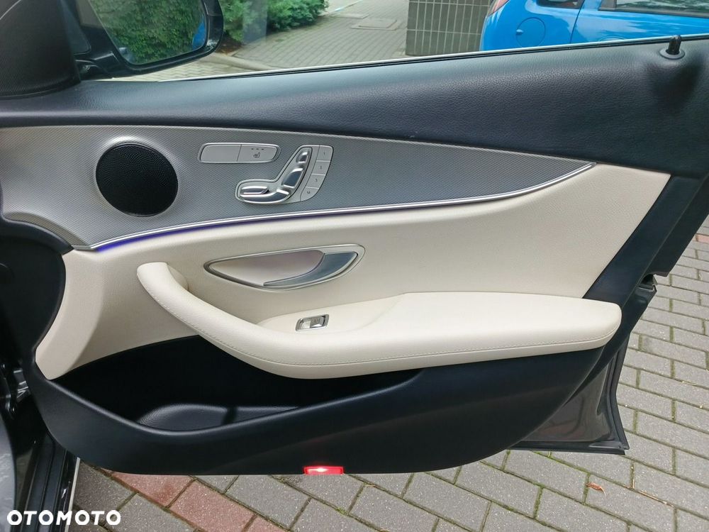 Mercedes-Benz Klasa E 220 d 9G-TRONIC - 32