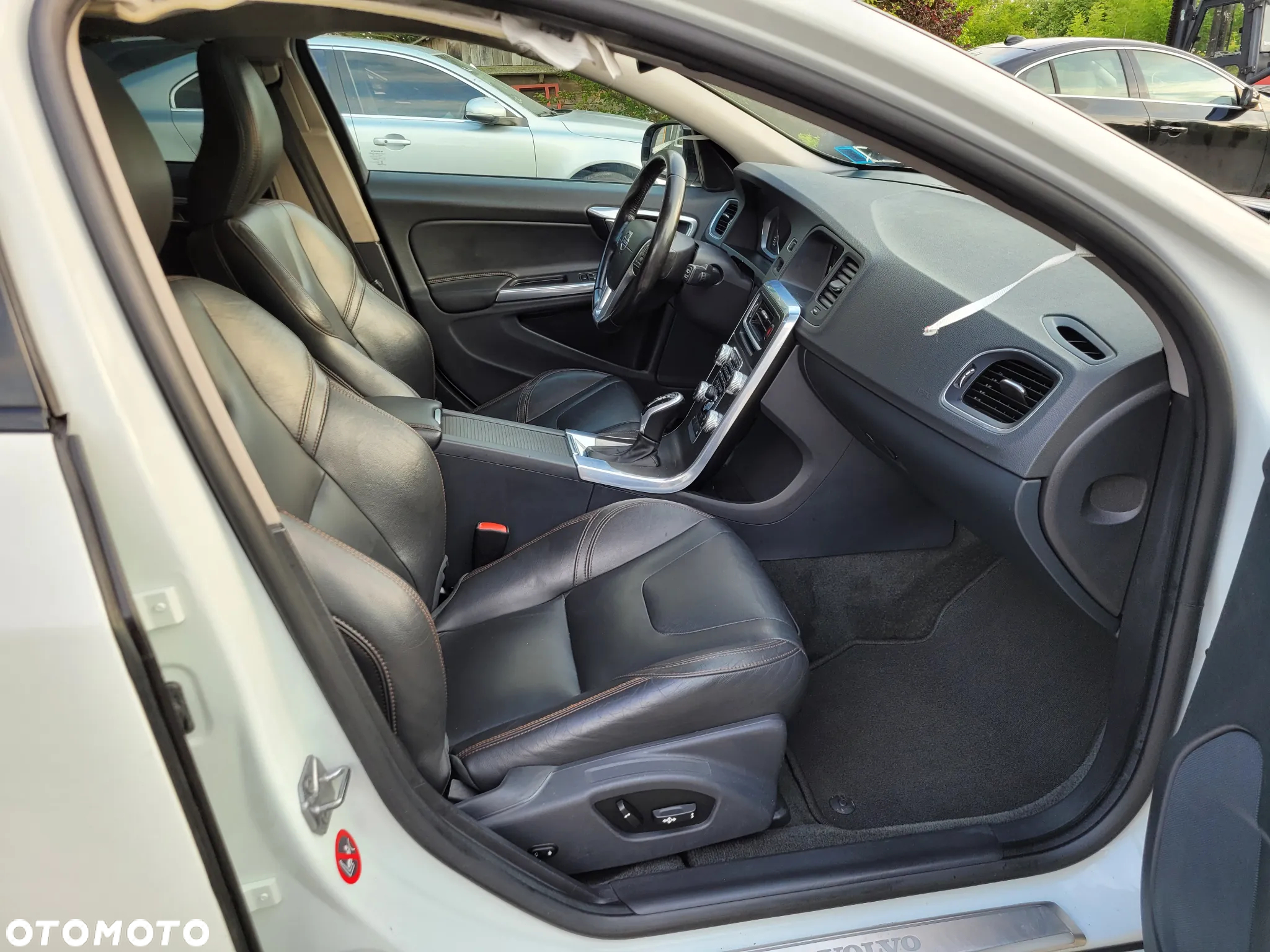 Volvo V60 Cross Country T5 AWD Momentum - 12