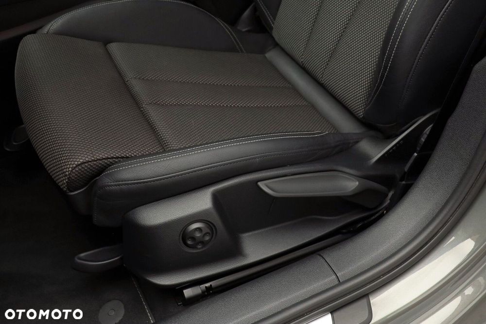 Audi A4 Limousine - 17